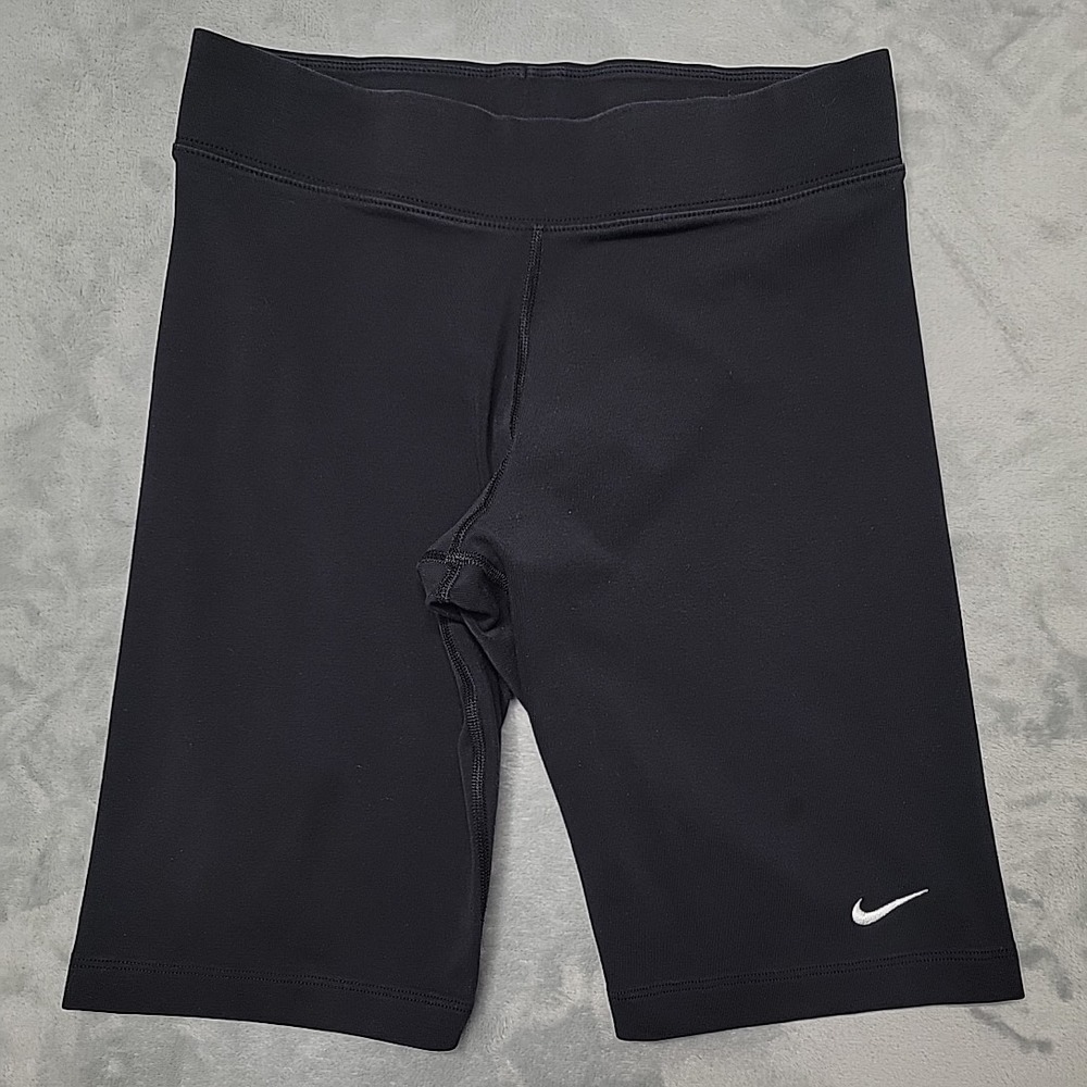 Nike Shorts Womens Medium Black CZ8526-010‎ Sportswear Essential Bike Biker Gym